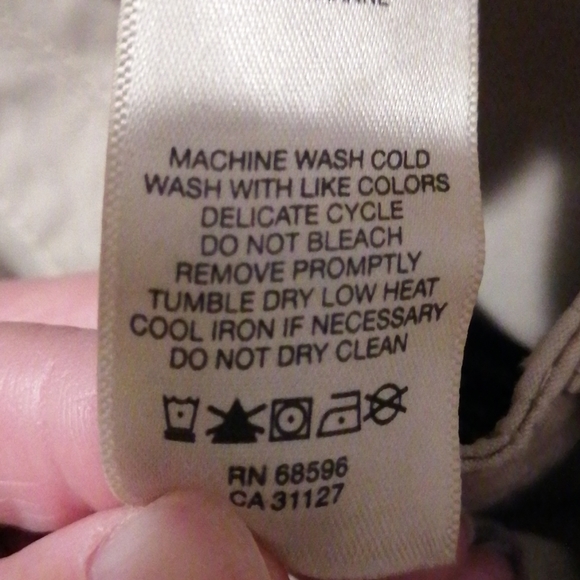 Capris by DKNY Jeans, Size 4 - Picture 8 of 8